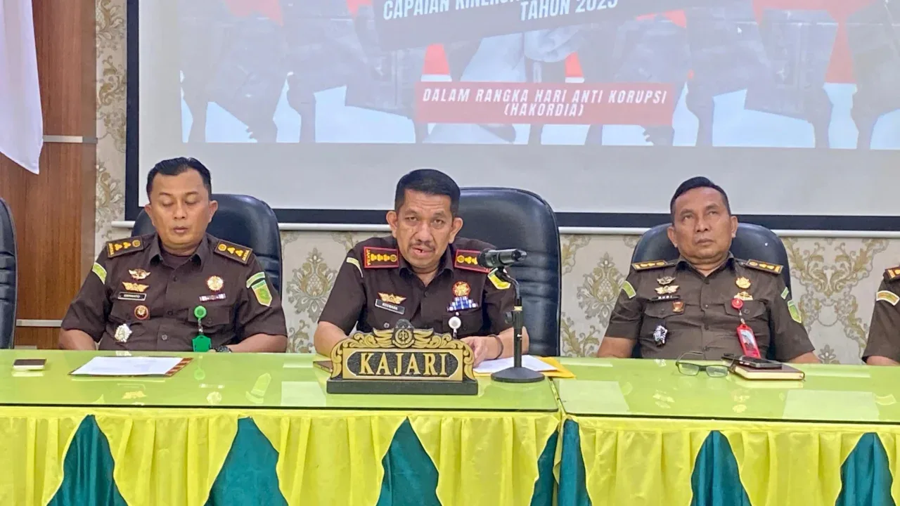 tiga-saksi-korupsi-kredit-mangkir-dari-pemanggilan tiga-saksi-korupsi-kredit-mangkir-dari-pemanggilan