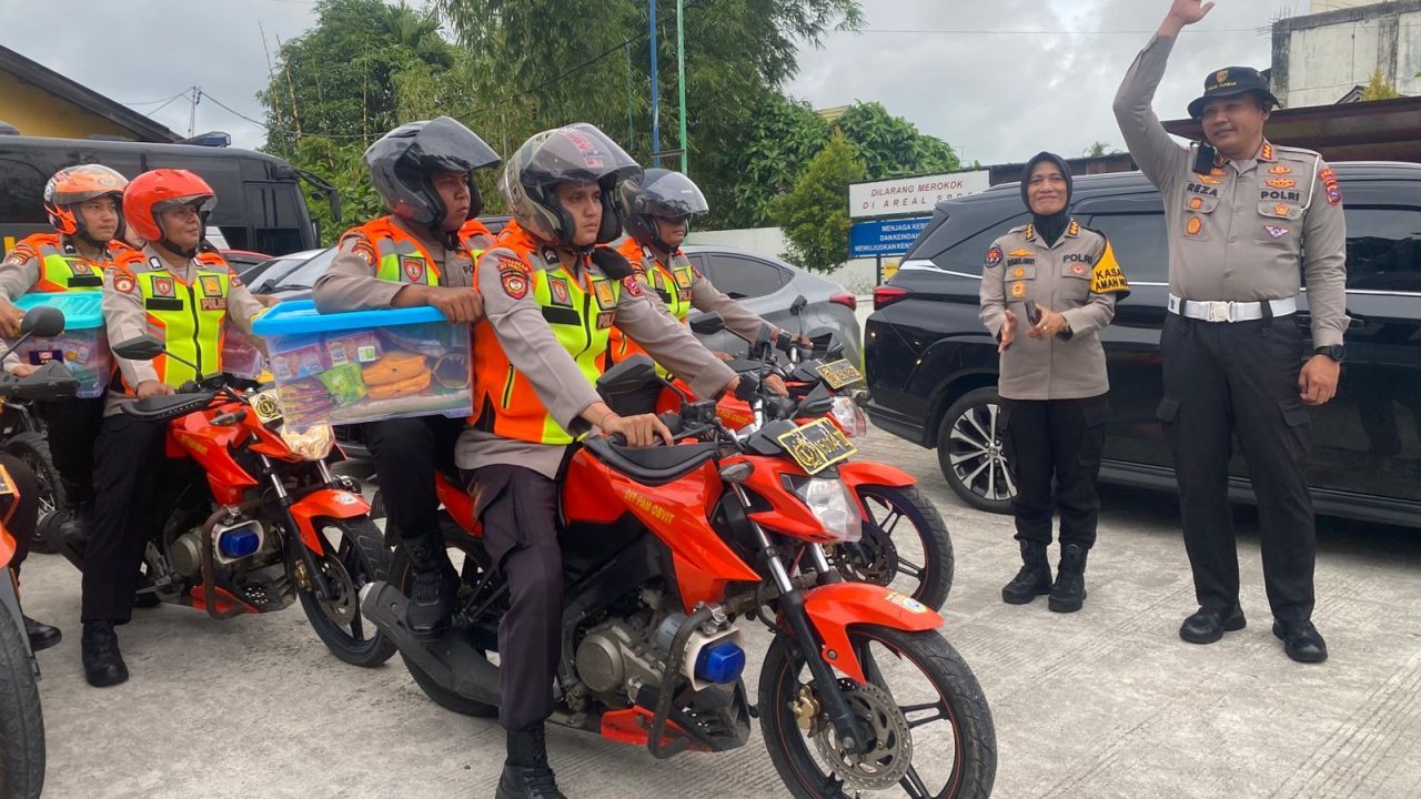 kapolda-sumbar-salurkan-bantuan-solidaritas-untuk-awak-media-terdampak-bencana kapolda-sumbar-salurkan-bantuan-solidaritas-untuk-awak-media-terdampak-bencana