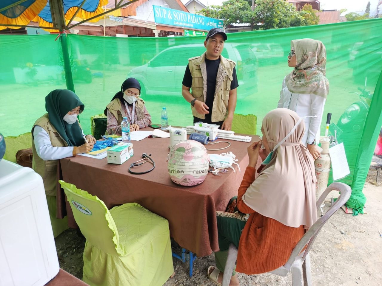 semen-padang-buka-posko-kesehatan-gratis-di-pauh,-tangani-84-korban-banjir-bandang