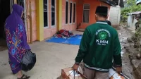 muhammadiyah-solok-salurkan-bantuan,-ringankan-korban-banjir-selayo
