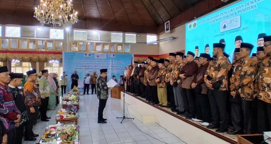gubernur-lantik-dewan-hakim,-tim-it-dan-panitera-mtq-nasional-ke-xli-tingkat-provinsi-sumatera-barat-di-bukittinggi