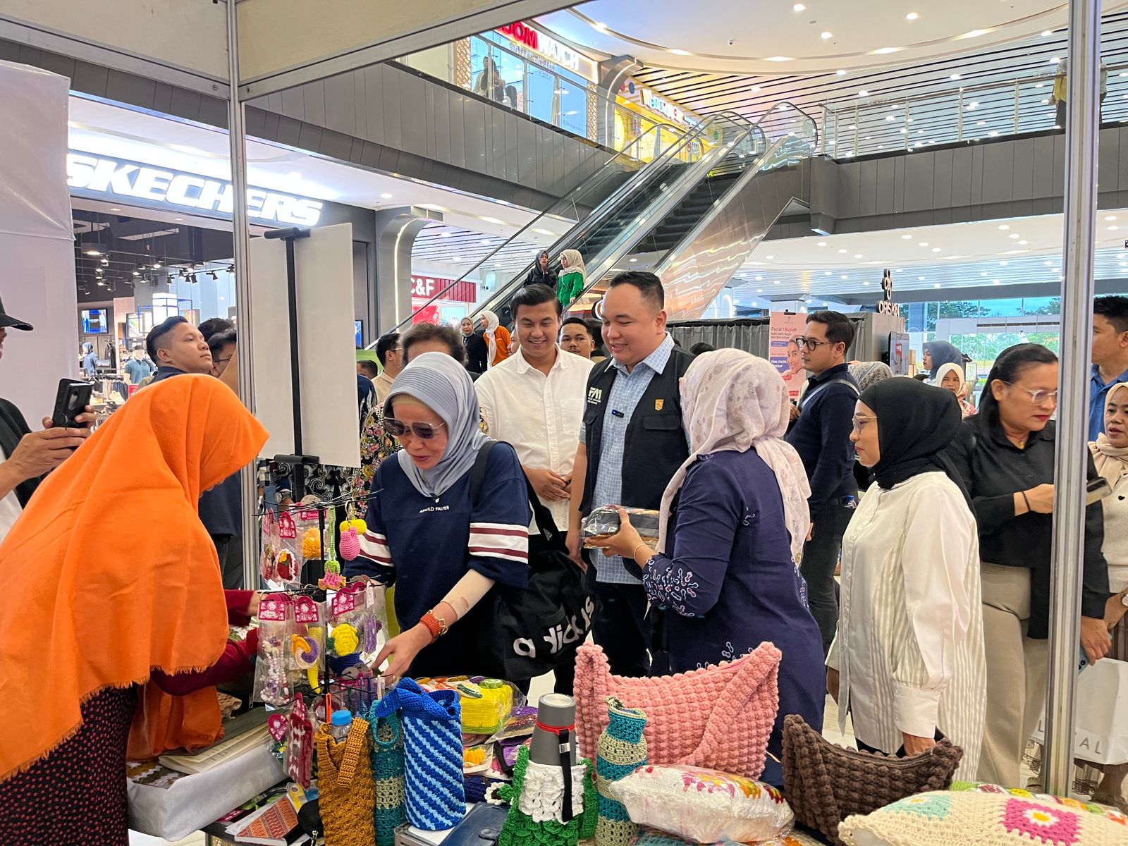 sumbar-create-and-care-padukan-ekonomi-kreatif-dengan-aksi-kemanusiaan