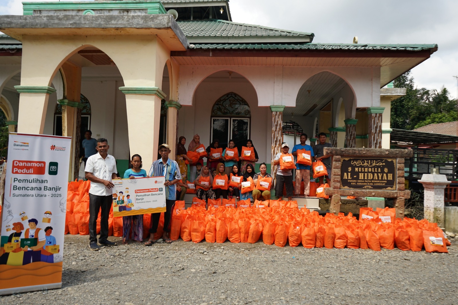 danamon-salurkan-bantuan-korban-bencana-sumatra-via-dompet-dhuafa danamon-salurkan-bantuan-korban-bencana-sumatra-via-dompet-dhuafa