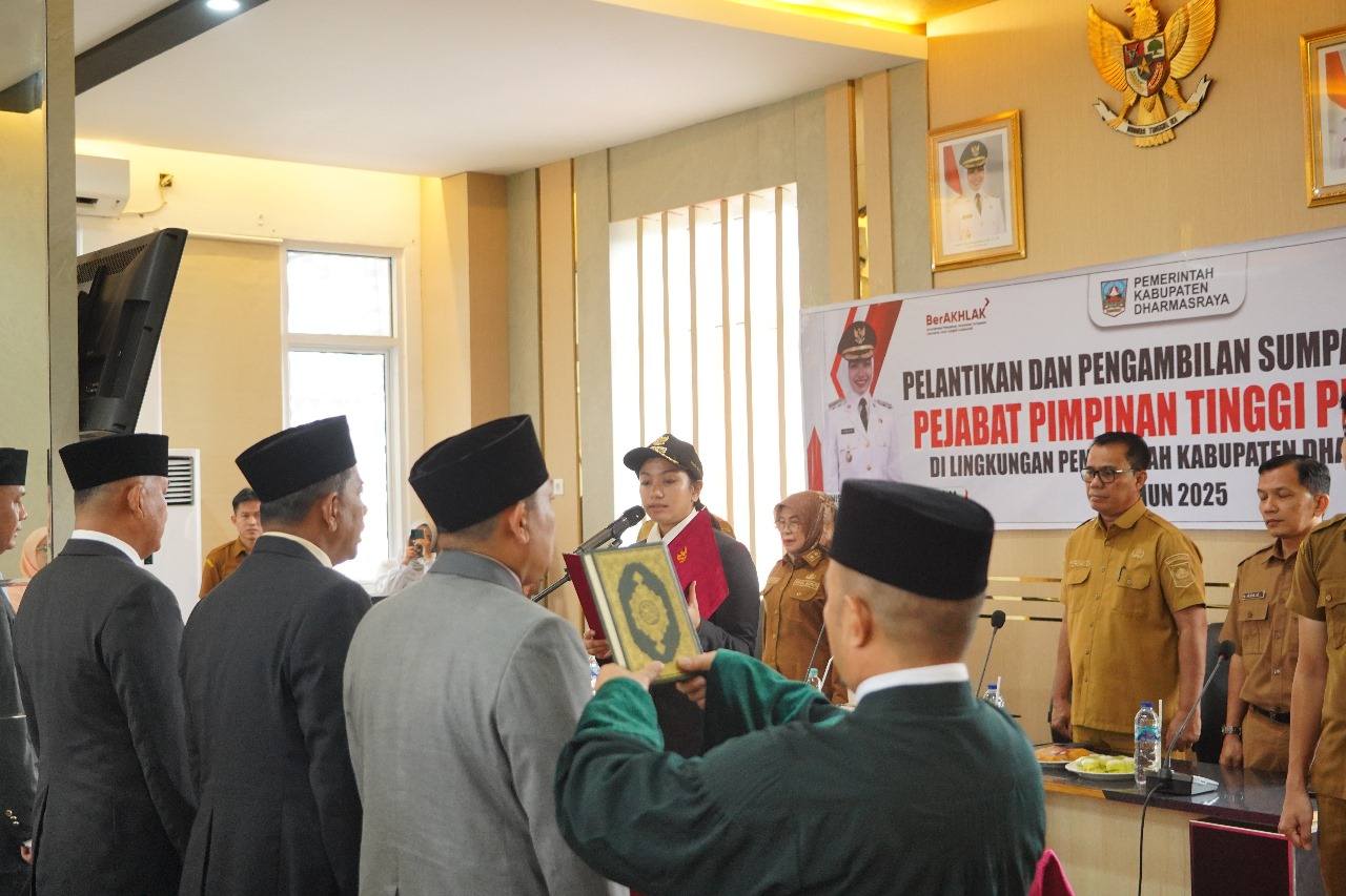 bupati-dharmasraya-lantik-5-pejabat-eselon-ii,-tekankan-pemanfaatan-teknologi