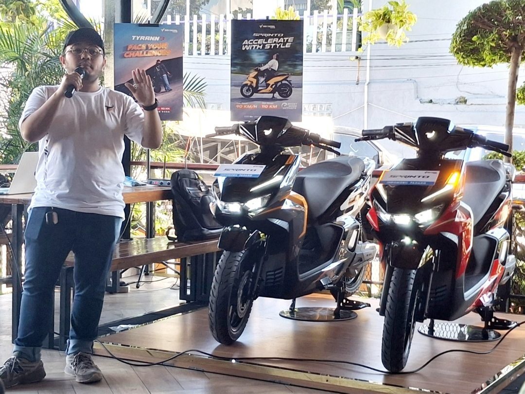 era-baru-mobilitas-ramah-lingkungan:-indomobil-resmi-luncurkan-tiga-skuter-listrik-canggih-di-padang