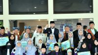 wali-kota-padang-serahkan-reward-rp803-juta-untuk-kafilah-berprestasi-di-mtqn-ke-41