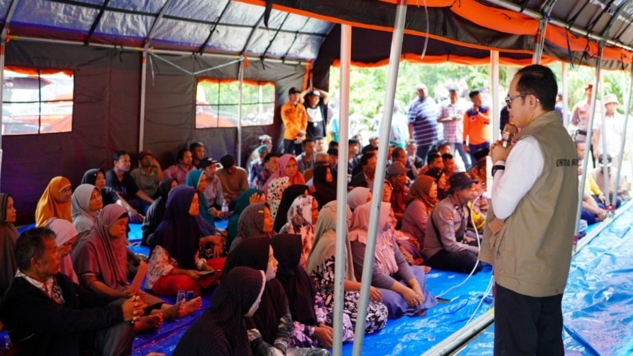 aksi-kemanusiaan-unand-di-pesisir-selatan:-dari-bantuan-logistik-hingga-keringanan-ukt