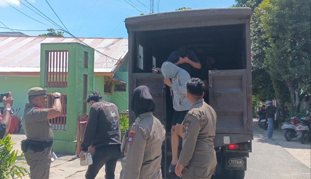 satpol-pp-padang-amankan-6-wanita-dan-3-pria-dalam-razia-rumah-kos-di-ulak-karang satpol-pp-padang-amankan-6-wanita-dan-3-pria-dalam-razia-rumah-kos-di-ulak-karang