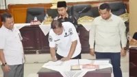pemko-dan-dprd-pariaman-sahkan-5-perda-di-penghujung-2025