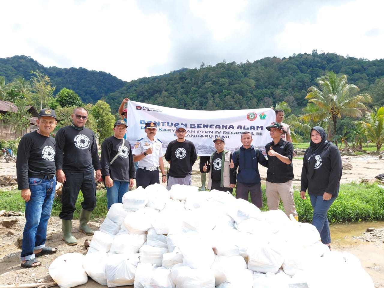 serikat-pekerja-ptpn-iv-riau-regional-iii-dan-bpc-salurkan-bantuan-untuk-korban-bencana-alam-di-agam
