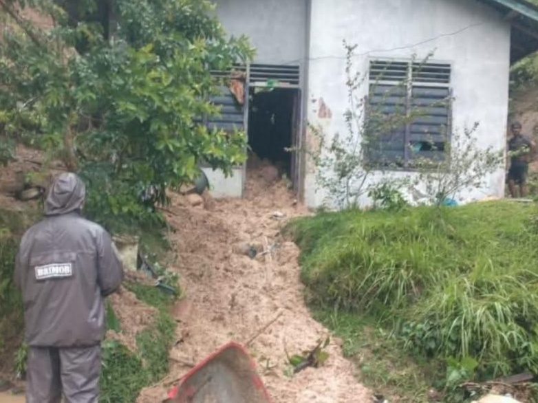 banjir-dan-longsor-terjang-salareh-aia,-akses-jalan-terputus