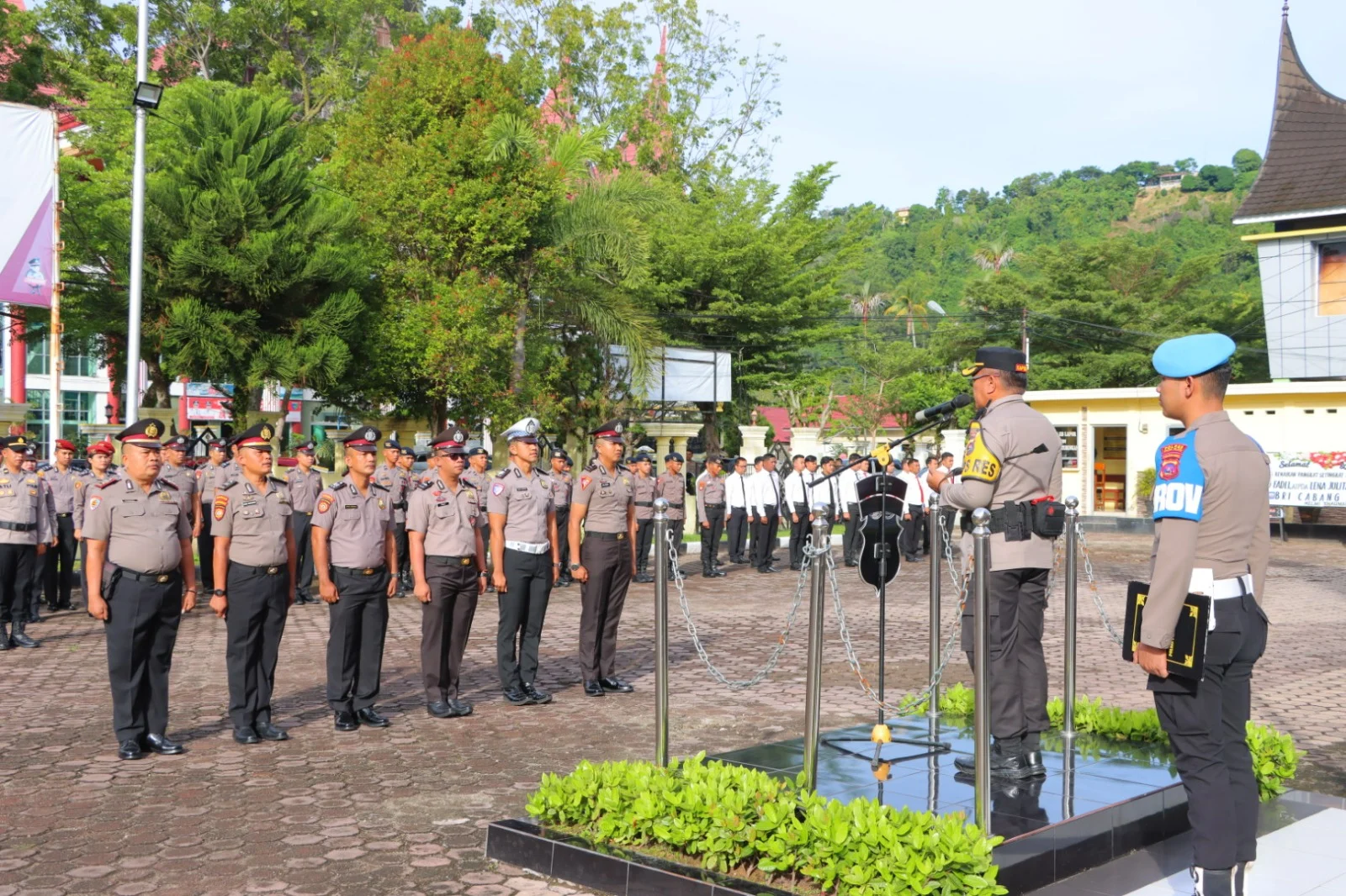 polres-pesisir-selatan-apresiasi-kinerja,-naikkan-pangkat-puluhan-personel polres-pesisir-selatan-apresiasi-kinerja,-naikkan-pangkat-puluhan-personel