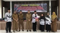 pgri-sijunjung-bantu-13-anggota-pgri-yang-terdampak-bencana-alam-di-limapuluh-kota