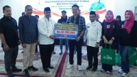 al-azhar-bsd-ulurkan-bantuan,-korban-banjir-padang-panjang-tersenyum