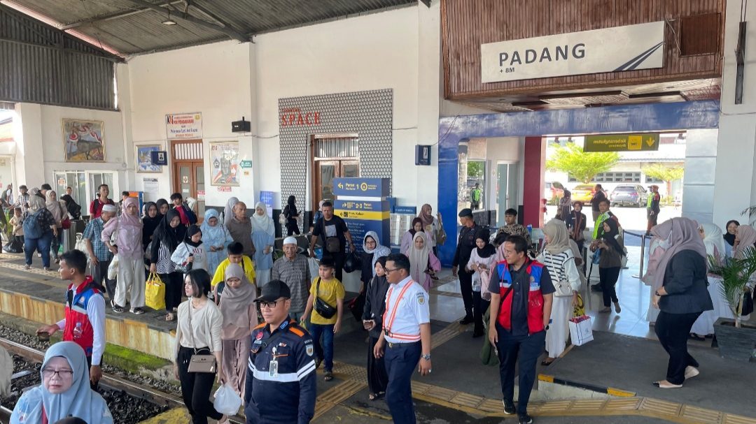 hari-pertama-operasional,-tempat-duduk-ka-lembah-anai-rute-padang-kayutanam-nyaris-terjual-habis