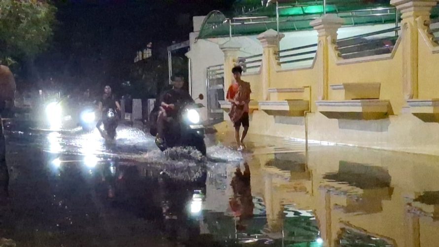 bmkg:-waspada-banjir-rob-di-pesisir-sumatera-barat-beberapa-hari-ke-depan
