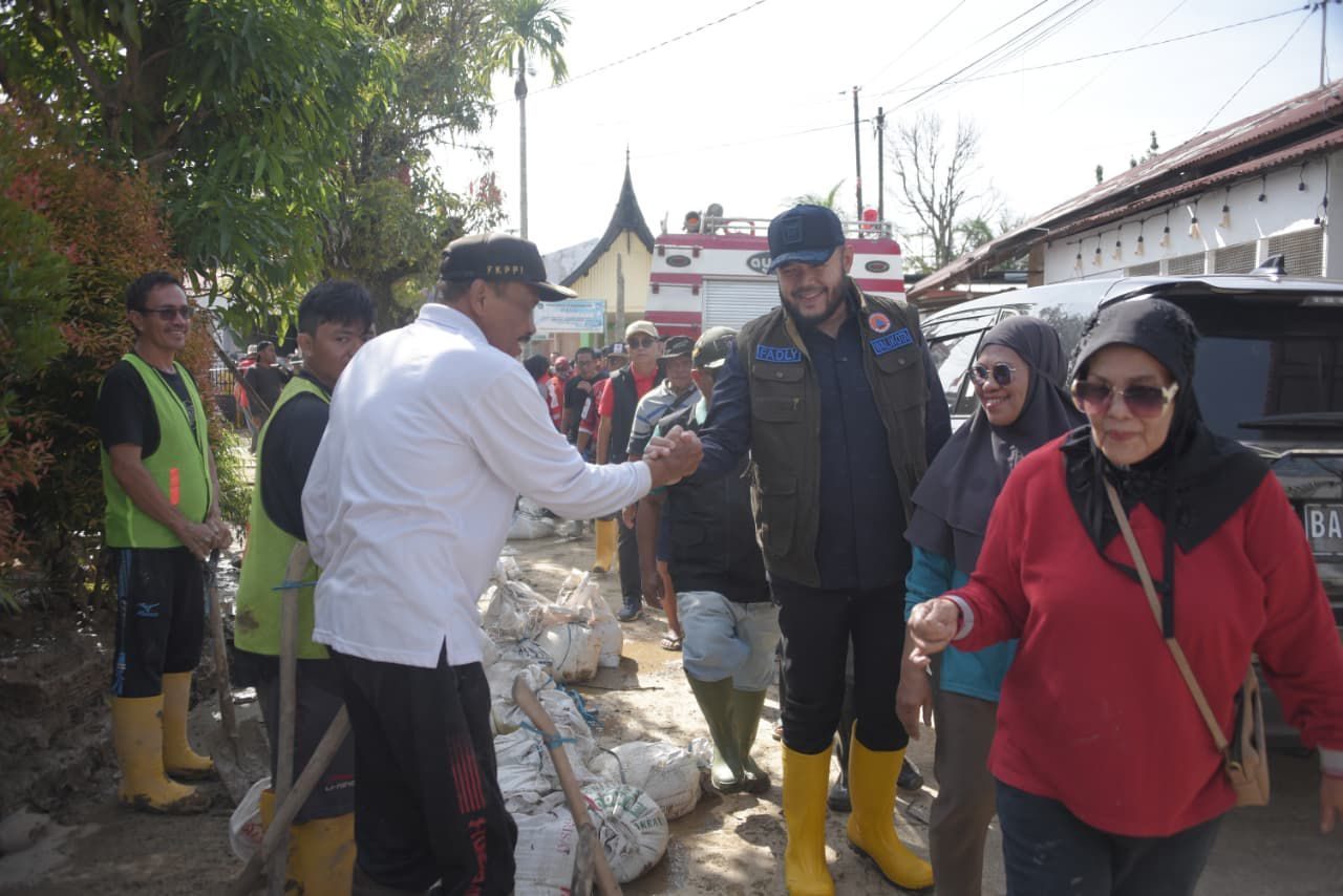 tinjau-goro-di-nanggalo,-wali-kota-padang-dorong-normalisasi-sungai-lapai