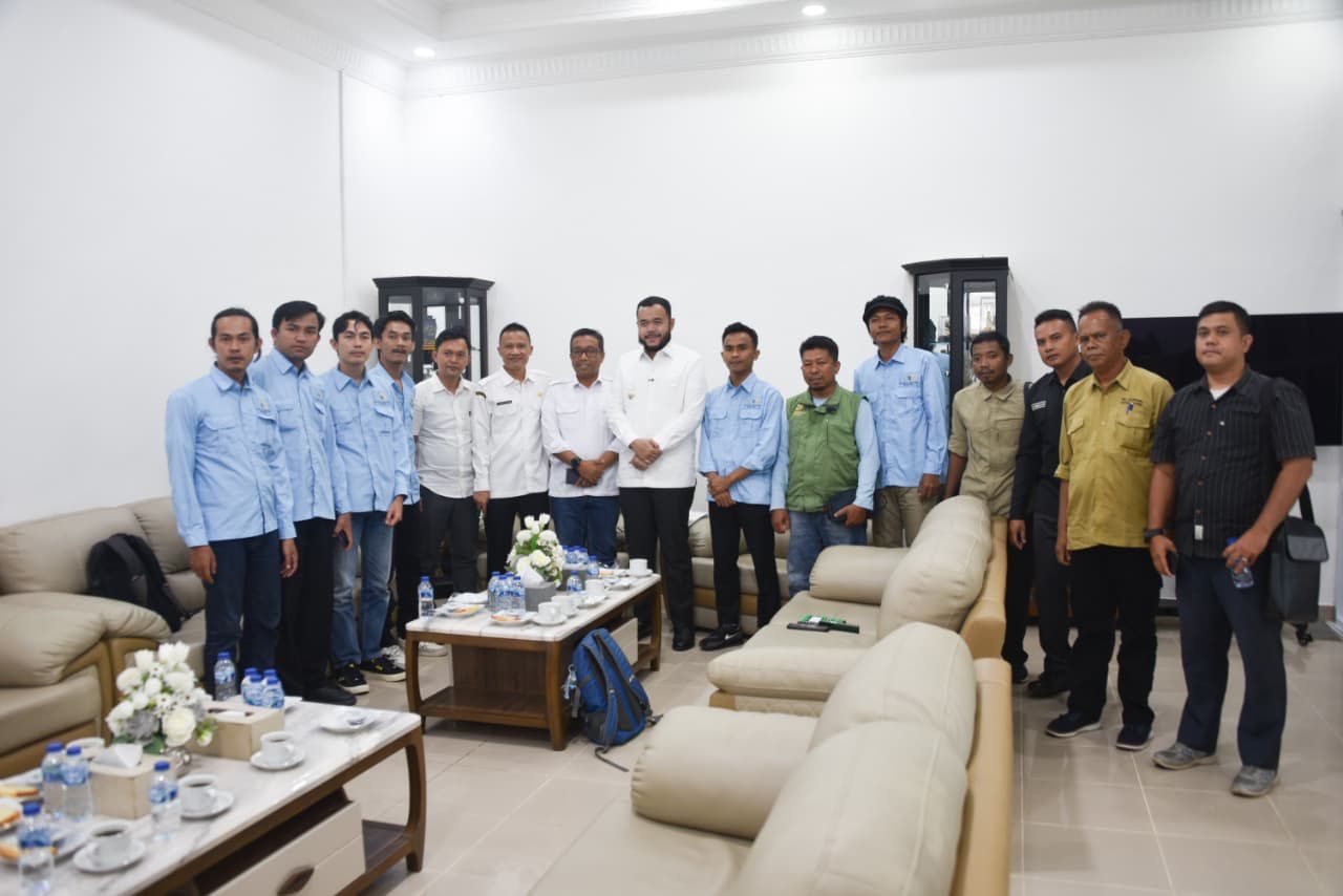 jadi-titik-awal-di-sumbar,-padang-luncurkan-gerakan-tanam-1-juta-pohon jadi-titik-awal-di-sumbar,-padang-luncurkan-gerakan-tanam-1-juta-pohon