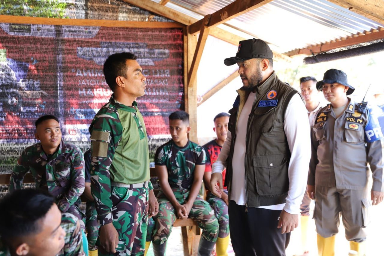 gerak-cepat-pascabanjir:-150-personel-gabungan-bersihkan-material-lumpur-di-kampung-apa-koto-tangah