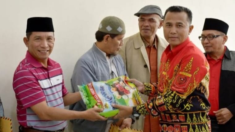 ikla-riau-ulurkan-tangan,-bantu-korban-banjir-agam-bangkit ikla-riau-ulurkan-tangan,-bantu-korban-banjir-agam-bangkit