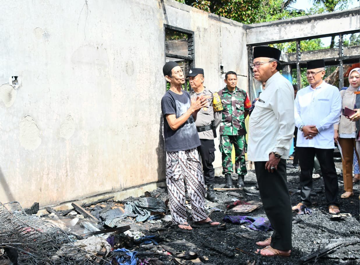 pemko-padang-sigap-salurkan-bantuan-korban-kebakaran
