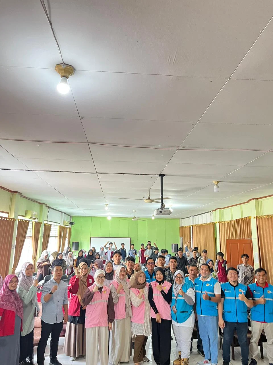 pln-edukasi-keselamatan-listrik,-kenalkan-aplikasi-mobile-di-politeknik pln-edukasi-keselamatan-listrik,-kenalkan-aplikasi-mobile-di-politeknik