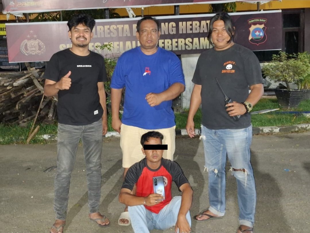 tim-klewang-ringkus-juru-parkir-pasar-raya-padang-yang-diduga-lakukan-aksi-pencurian-di-area-ibadah