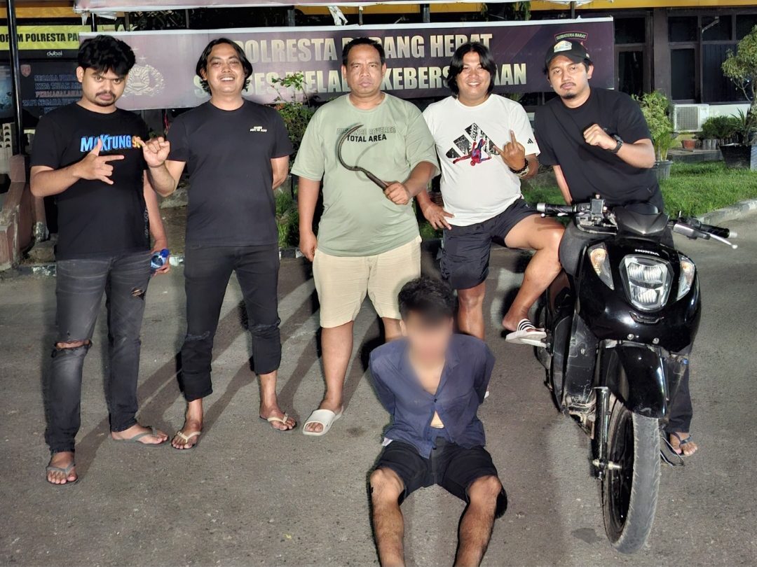 saat-patroli-3c,-polresta-padang-amankan-pria-yang-kedapatan-bawa-senjata-tajam