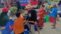 unand-peduli-salurkan-air-bersih-bagi-warga-terdampak-banjir-bandang-di-kota-padang
