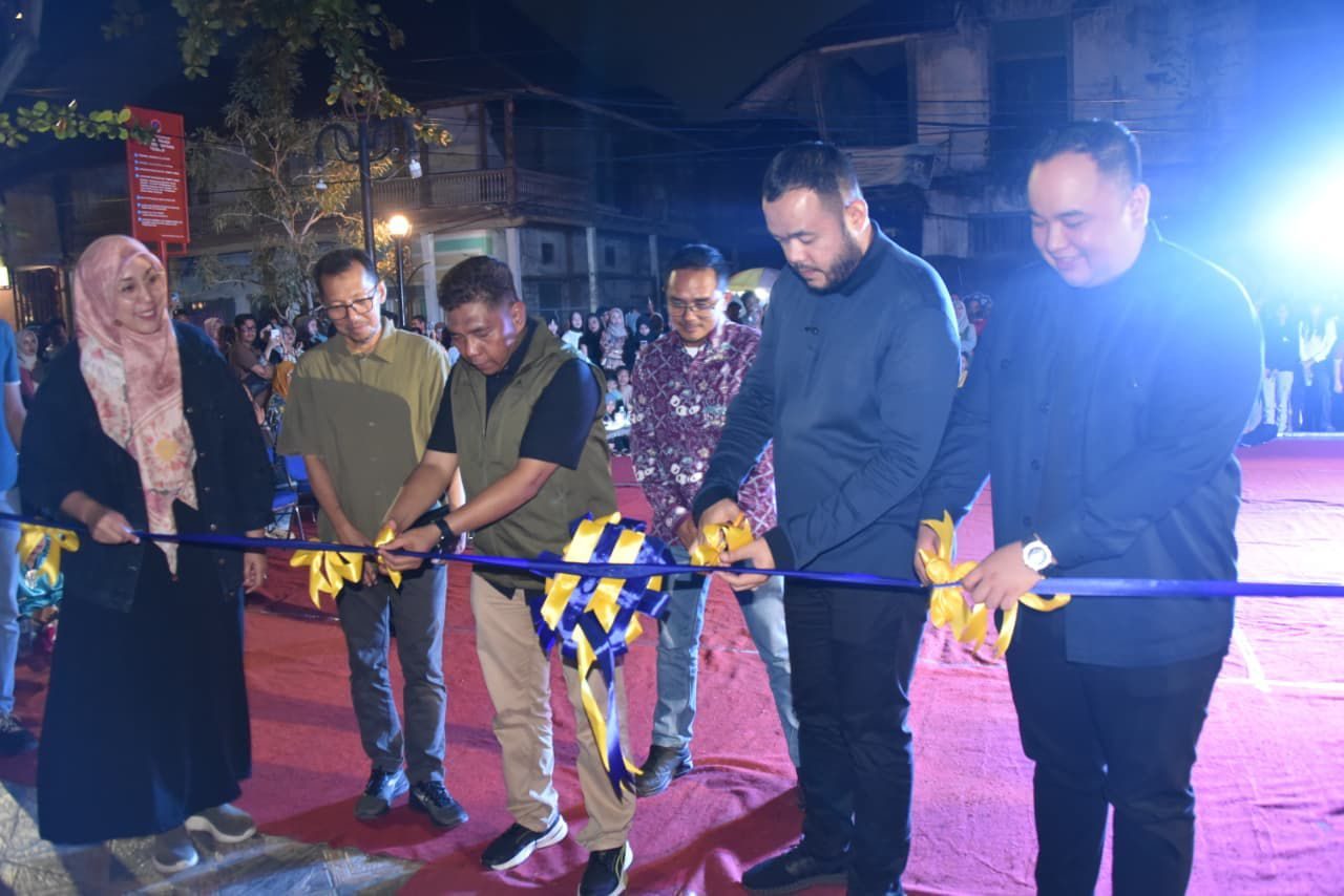 nongkrong-kreatif-di-kota-tua-padang:-paduan-seni-multikultural-dan-wisata-kuliner-malam