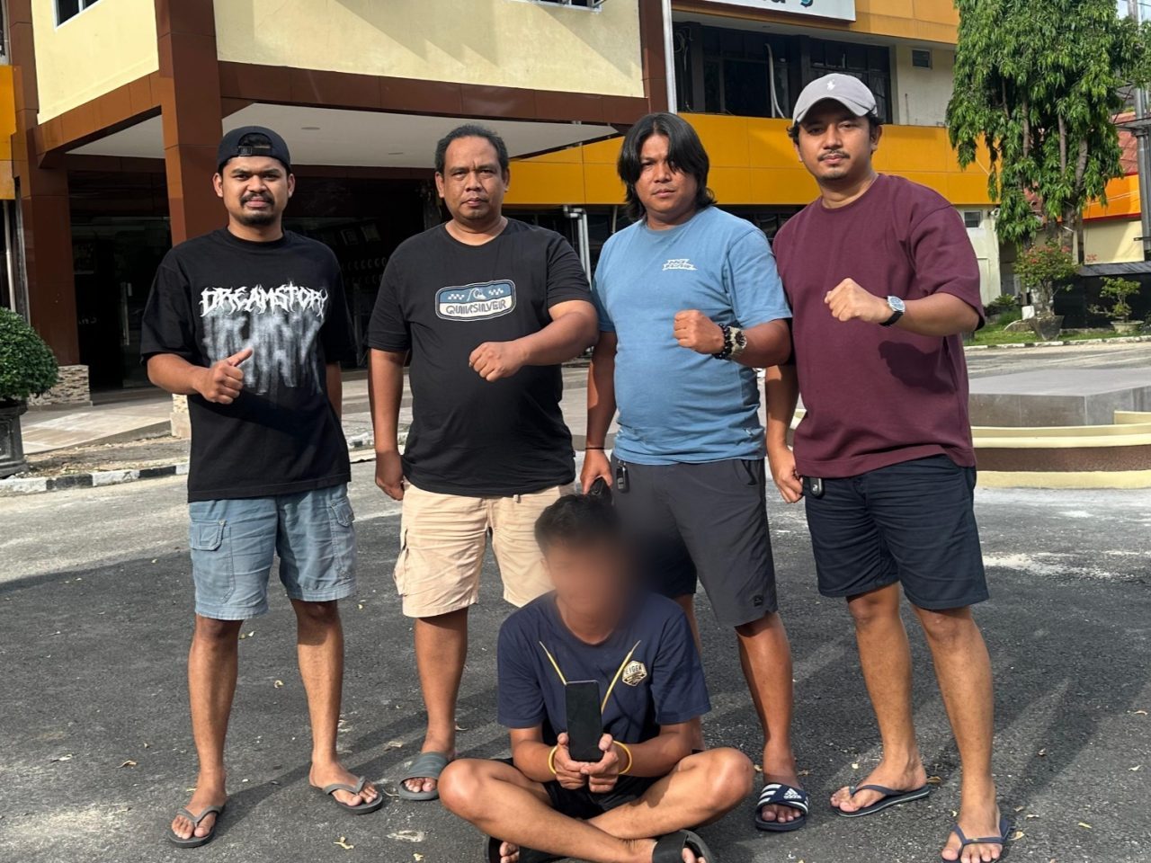 terlacak-setelah-sebulan,-pencuri-ponsel-di-grande-bar-padang-tak-berkutik-dijemput-tim-klewang