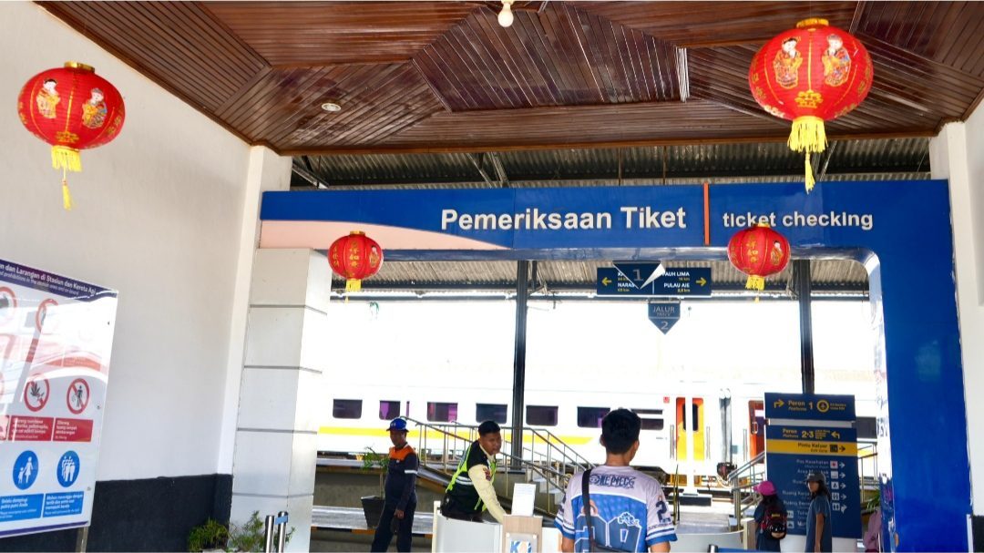 sambut-imlek-2577,-kai-divre-ii-sumbar-pastikan-layanan-ka-lokal-siap-angkut-ribuan-penumpang sambut-imlek-2577,-kai-divre-ii-sumbar-pastikan-layanan-ka-lokal-siap-angkut-ribuan-penumpang