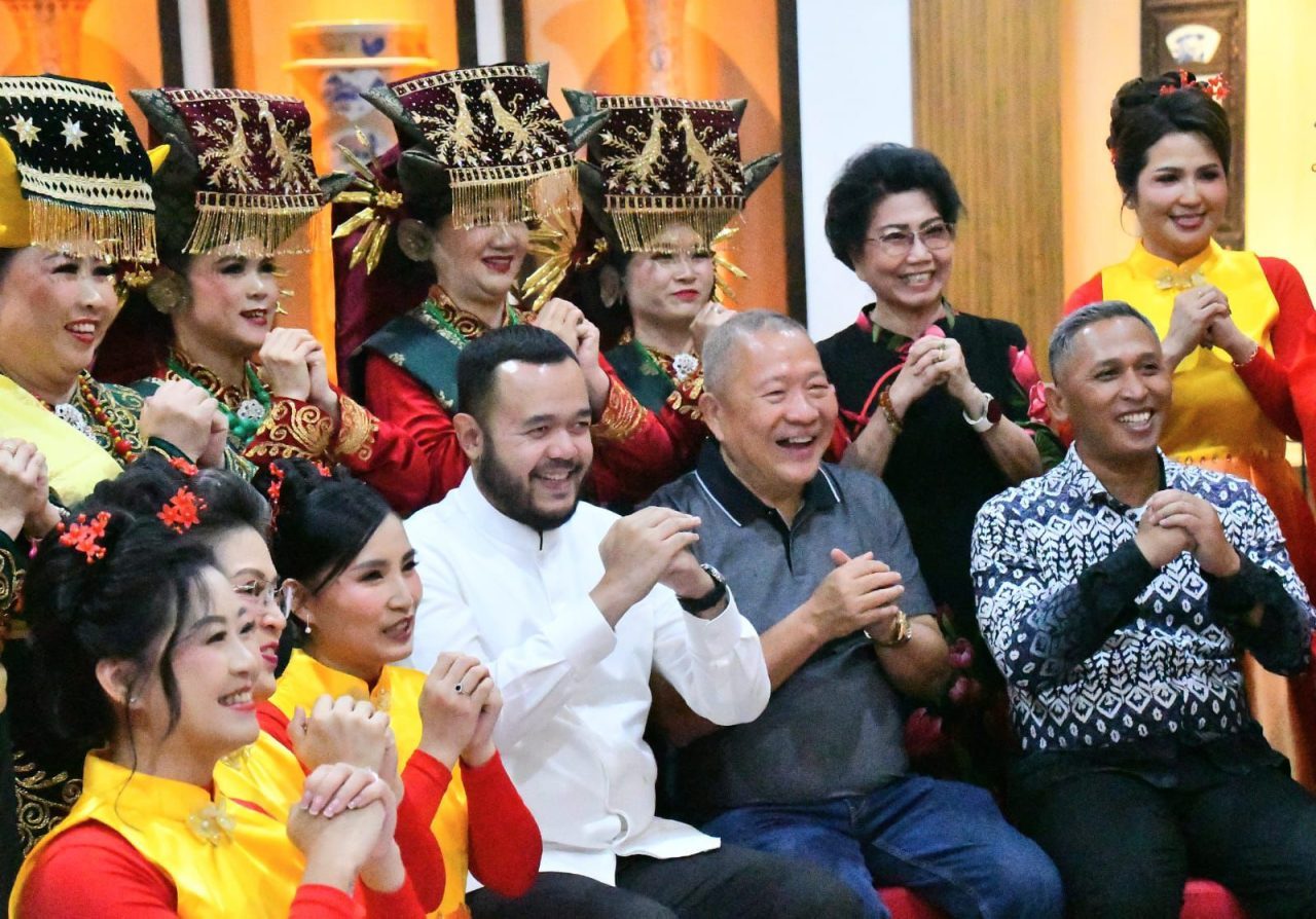 sinergi-tradisi-dan-ekonomi:-wali-kota-fadly-amran-resmi-membuka-bazar-hbt-whbt-2026-di-padang