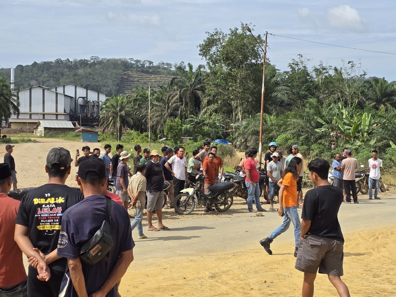 memanas!-warga-kamang-baru-tuntut-rp3-miliar,-pt-ska-dituding-cemari-sungai-batang-kering