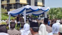 hadirkan-ustadz-adi-hidayat-dalam-doa-bersama,-polda-sumbar-perkuat-mental-personel-demi-kamtibmas-kondusif