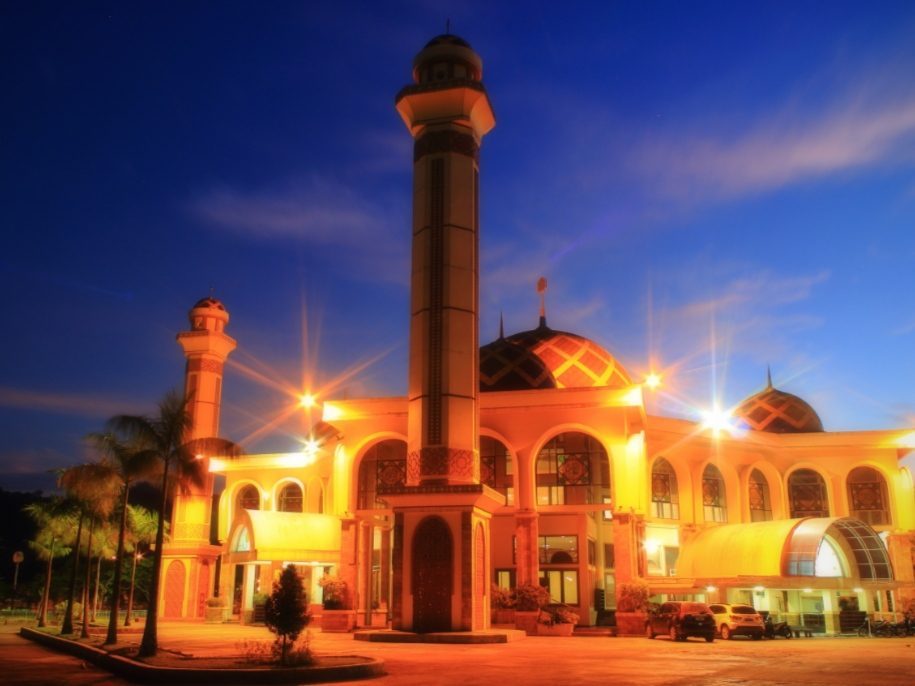 vibe-‘lorong-waktu’-di-jantung-industri:-mengupas-filosofi-mendalam-masjid-raya-jabal-rahmah-semen-padang