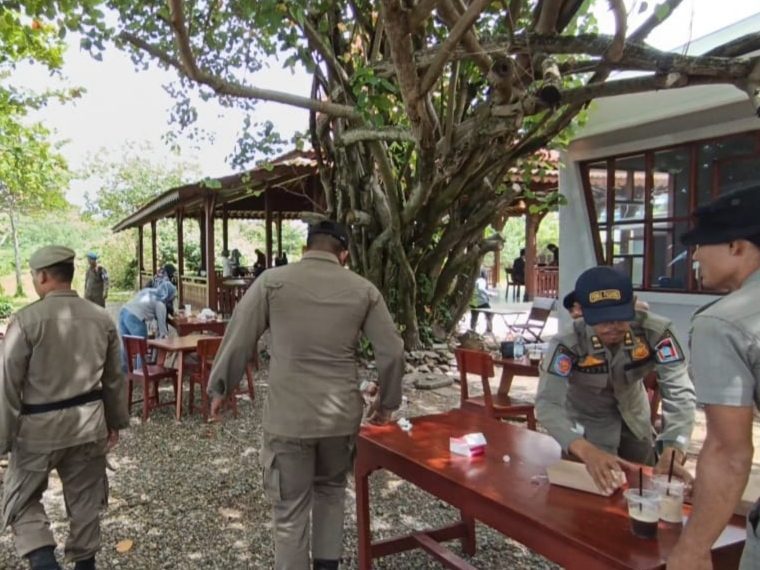 langgar-se-wali-kota,-dua-warung-makan-di-padang-utara-ditertibkan-satpol-pp