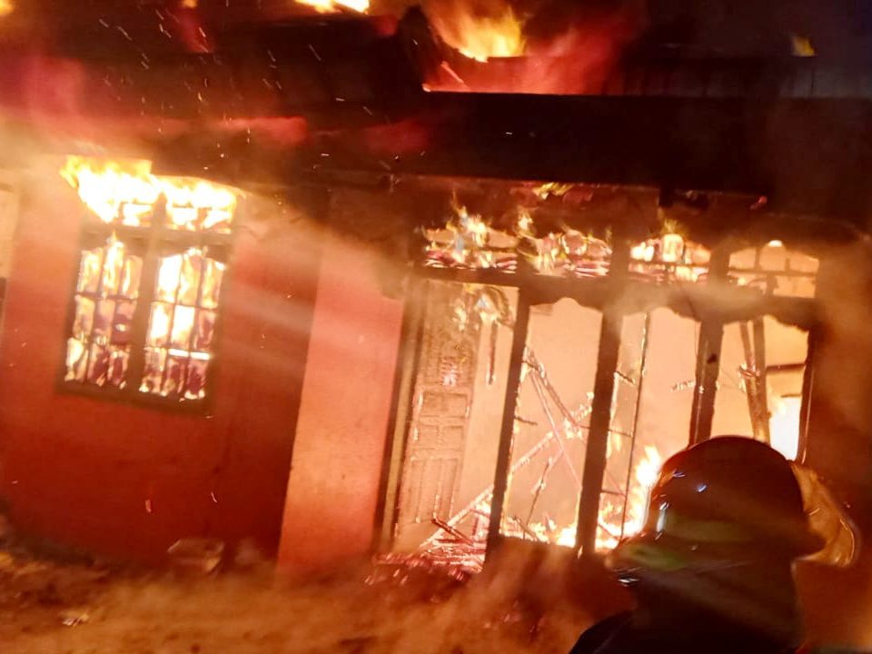 si-jago-merah-mengamuk-di-lubuk-buaya,-rumah-dan-warung-ludes-terbakar