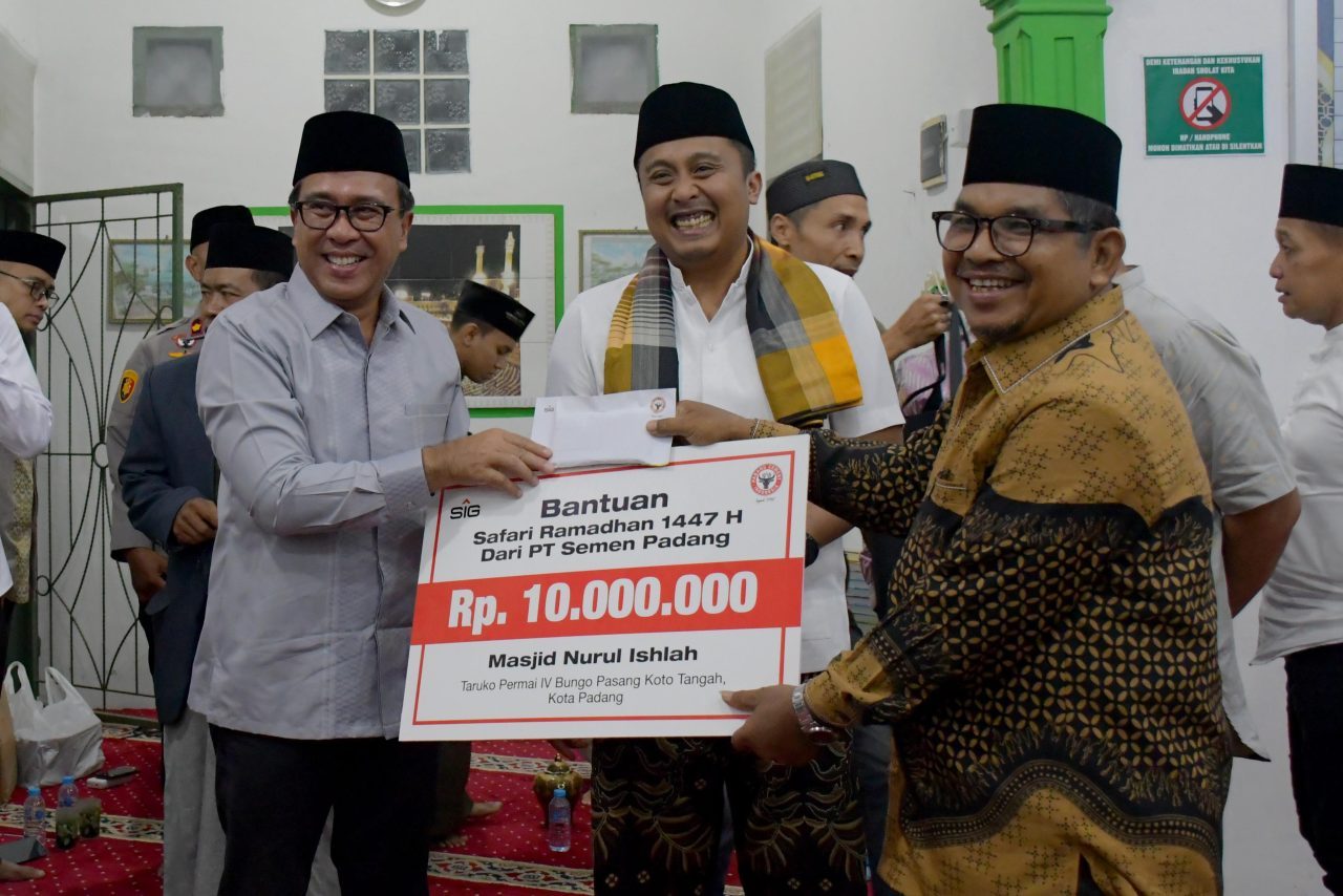 untuk-pembangunan-mda-serta-masjid,-pt-semen-padang-salurkan-bantuan-safari-ramadan-rp22,5-juta-ke-solok-dan-padang untuk-pembangunan-mda-serta-masjid,-pt-semen-padang-salurkan-bantuan-safari-ramadan-rp22,5-juta-ke-solok-dan-padang