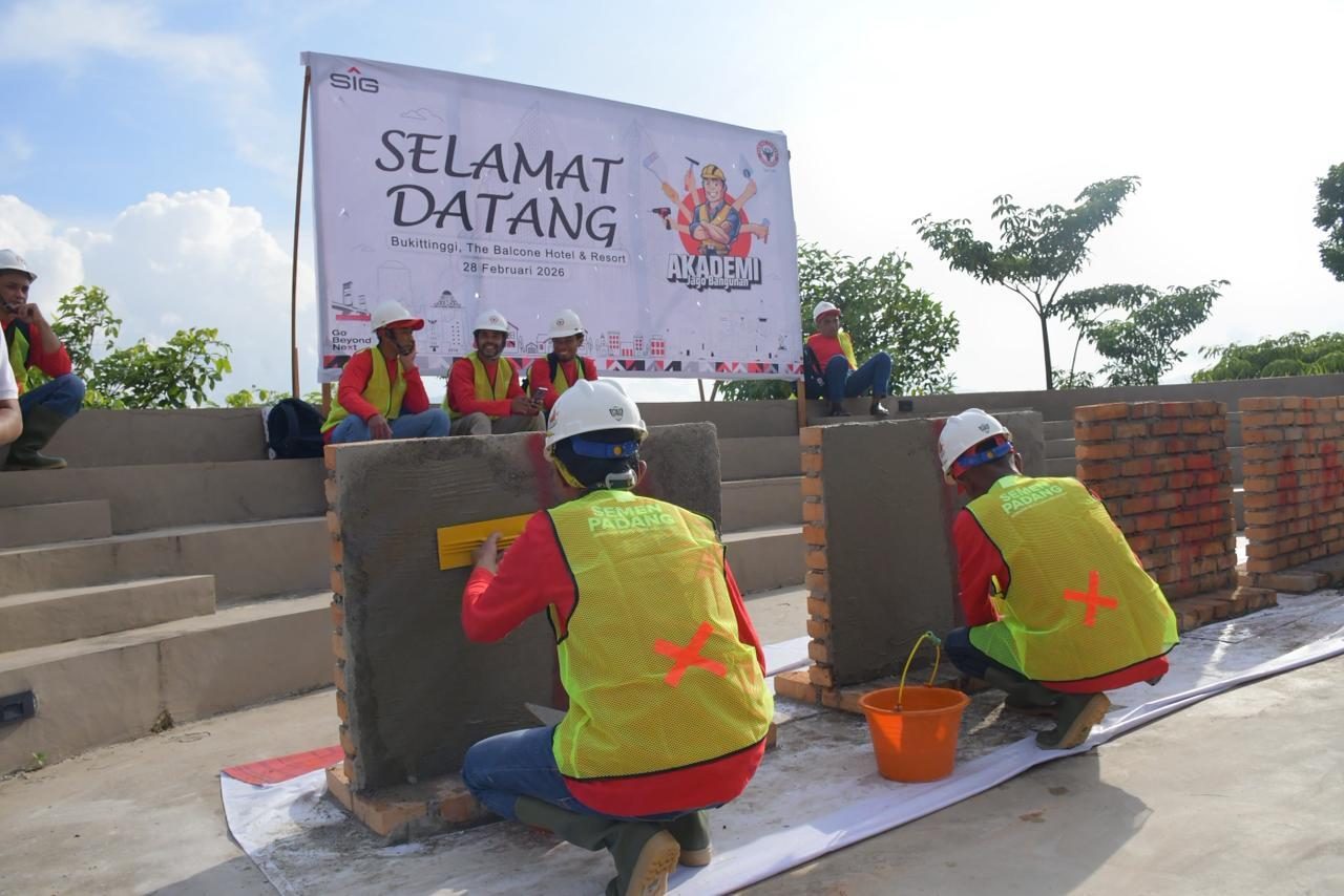 perkuat-kompetensi-tukang-di-agam-dan-bukittinggi,-pt-semen-padang-gelar-akademi-jago-bangunan perkuat-kompetensi-tukang-di-agam-dan-bukittinggi,-pt-semen-padang-gelar-akademi-jago-bangunan
