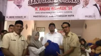 andre-rosiade-bagikan-ribuan-paket-sembako-di-kabupaten-limapuluh-kota