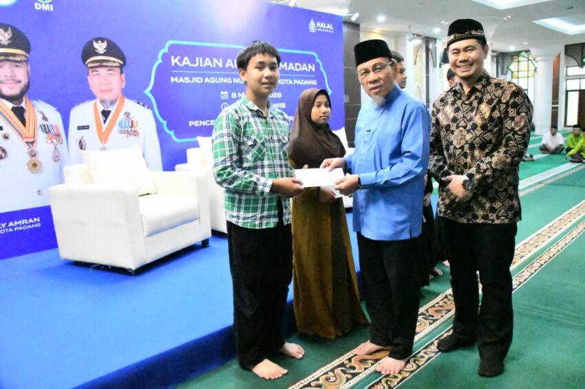 wawako-padang-gelar-kajian,-santuni-anak-yatim,-salurkan-bantuan-masjid wawako-padang-gelar-kajian,-santuni-anak-yatim,-salurkan-bantuan-masjid