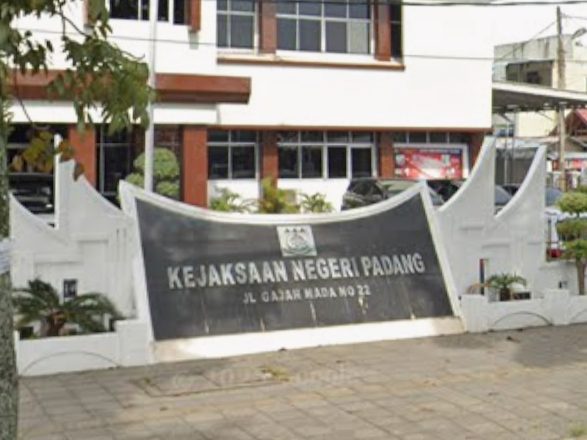 kejari-padang-kaji-mendalam-terkait-penahanan-tersangka-korupsi-bni kejari-padang-kaji-mendalam-terkait-penahanan-tersangka-korupsi-bni