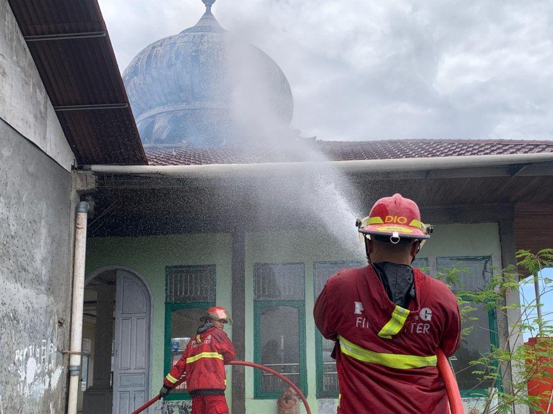 masjid-raya-ahlussunah-sungai-sapih-terbakar,-kerugian-ditaksir-capai-rp500-juta