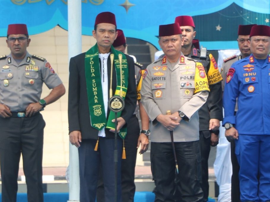irjen-pol.-gatot-tri-suryanta-kukuhkan-uas-sebagai-penasehat-polda-sumbar