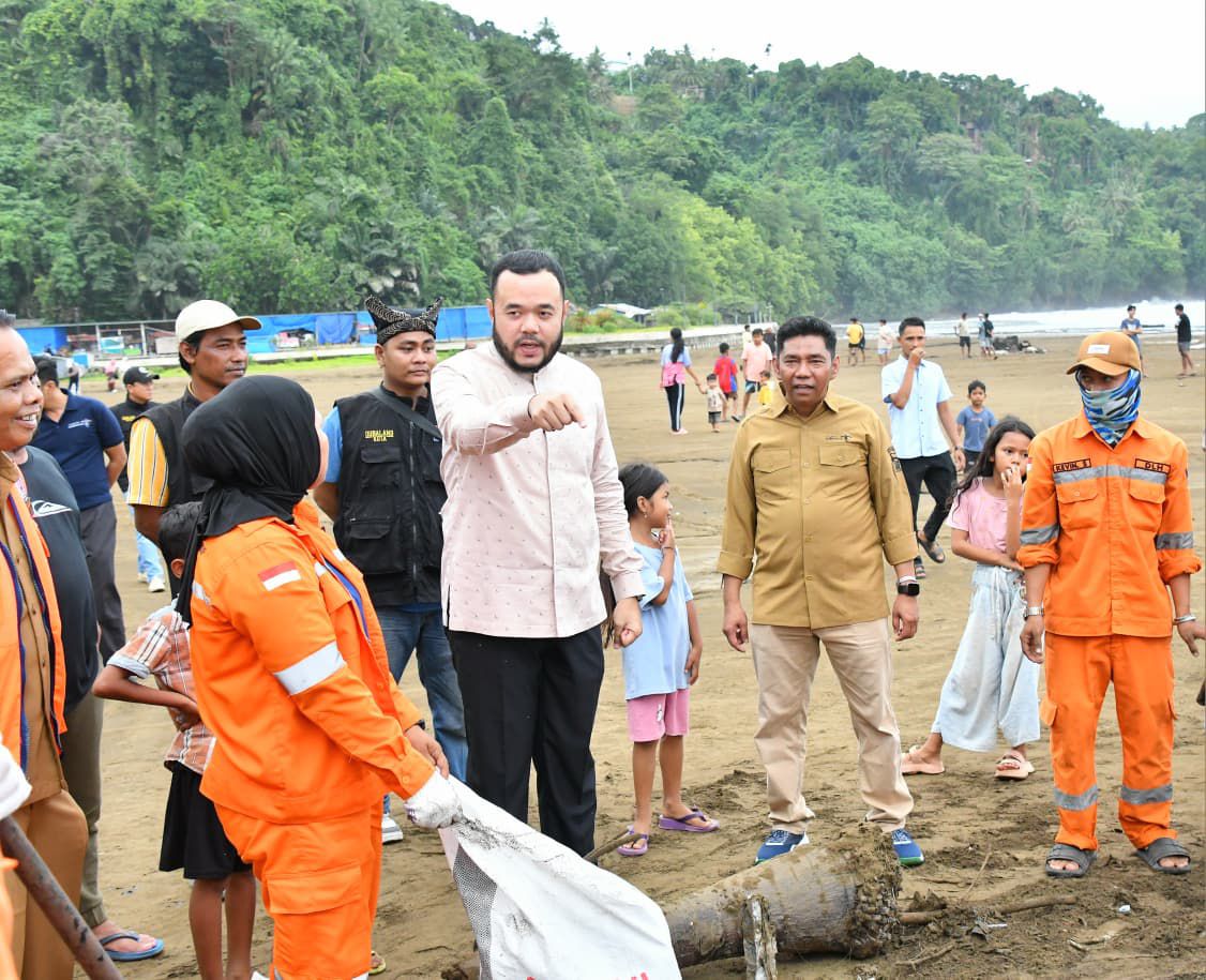 pemko-padang-genjot-pembenahan-pantai,-sambut-wisatawan-libur-lebaran pemko-padang-genjot-pembenahan-pantai,-sambut-wisatawan-libur-lebaran