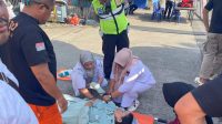 gerak-cepat-tim-rescue-bpbd-padang-evakuasi-warga-pingsan-di-jalan-purus-cimpago gerak-cepat-tim-rescue-bpbd-padang-evakuasi-warga-pingsan-di-jalan-purus-cimpago