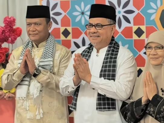 usai-salat-idulfitri,-forkopimda-sumbar-bersilaturahmi-ke-rumah-dinas-ketua-dprd