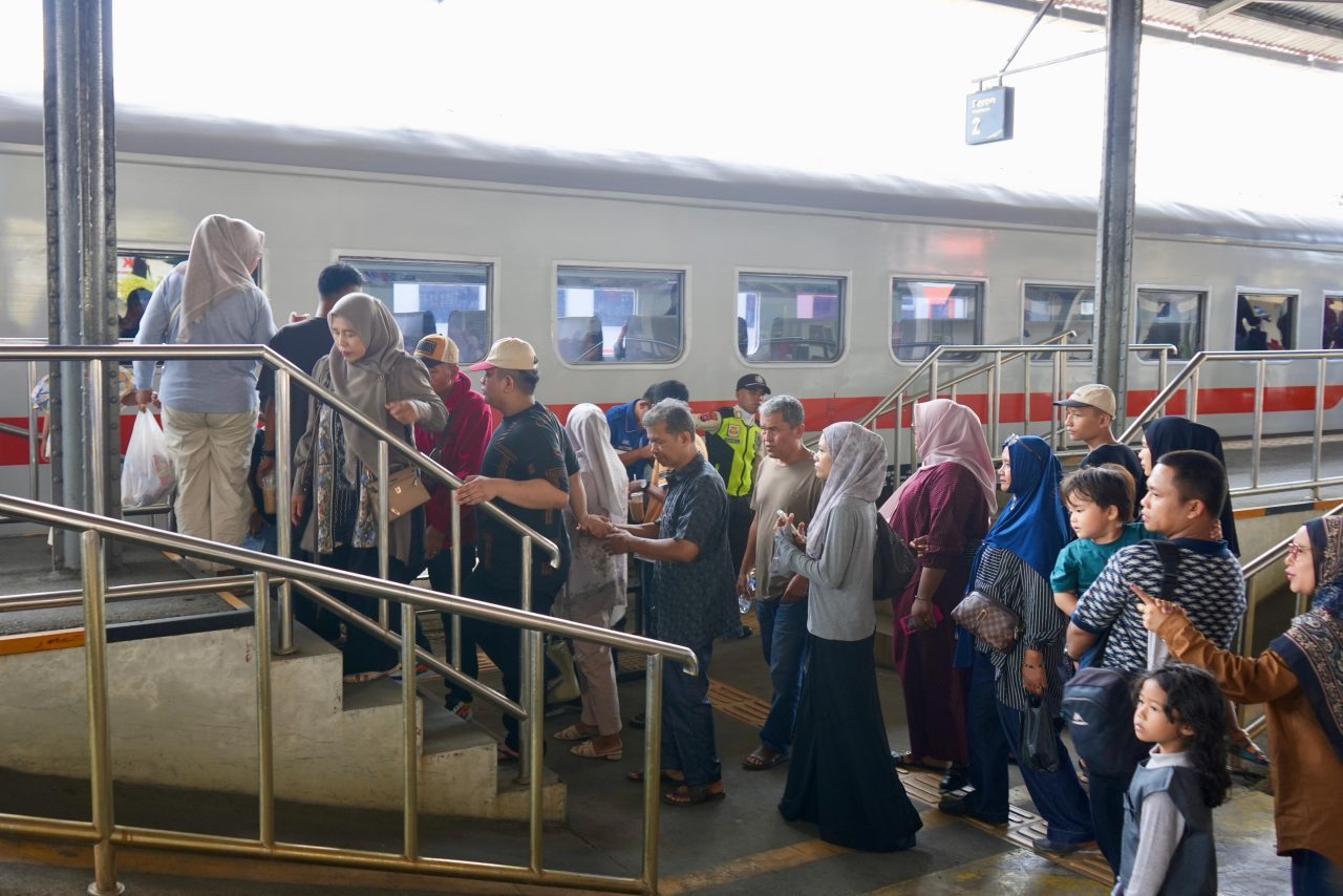 ka-pariaman-ekspres-jadi-primadona,-tiket-libur-lebaran-2026-ludes-puluhan-ribu! ka-pariaman-ekspres-jadi-primadona,-tiket-libur-lebaran-2026-ludes-puluhan-ribu!