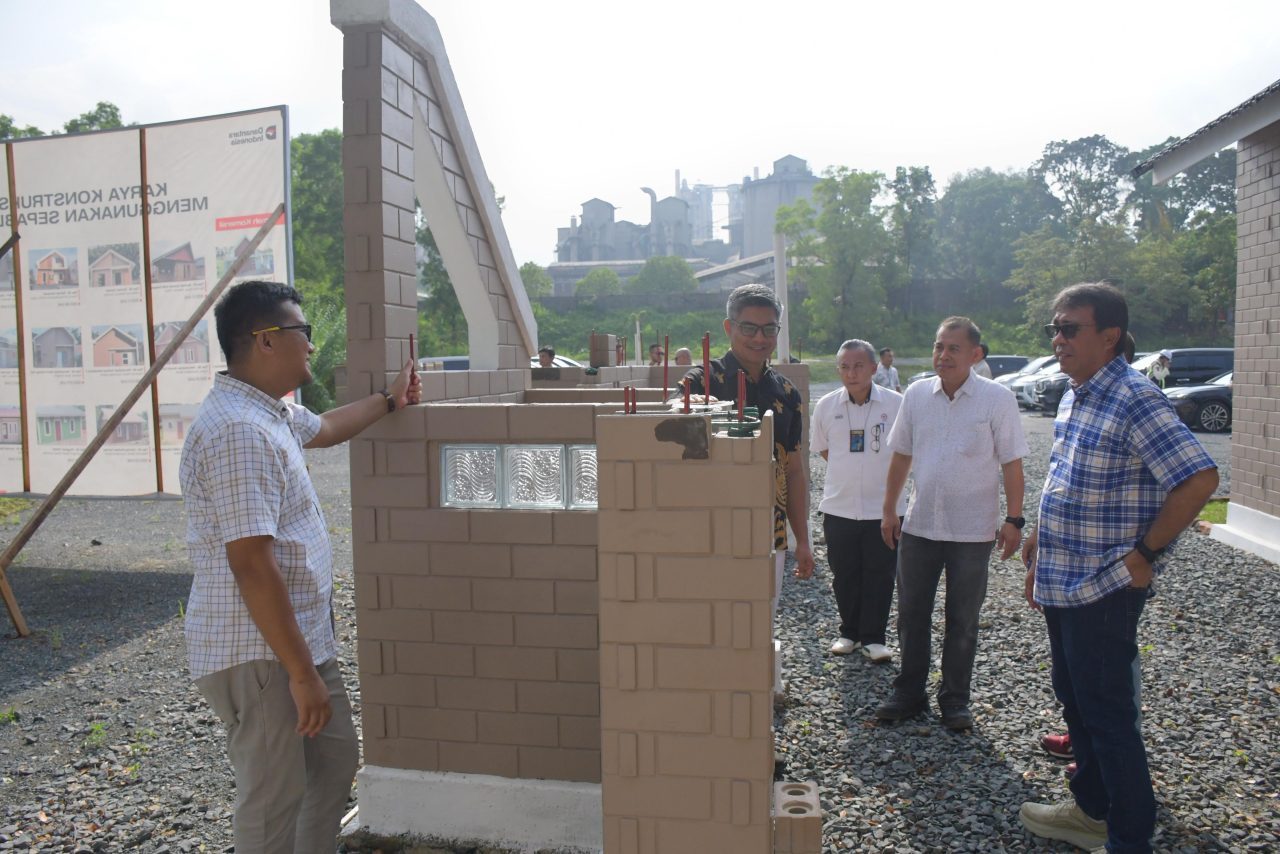 hutama-karya-jajaki-kerja-sama-dengan-pt-semen-padang,-sasar-sepablock-untuk-proyek-huntap hutama-karya-jajaki-kerja-sama-dengan-pt-semen-padang,-sasar-sepablock-untuk-proyek-huntap